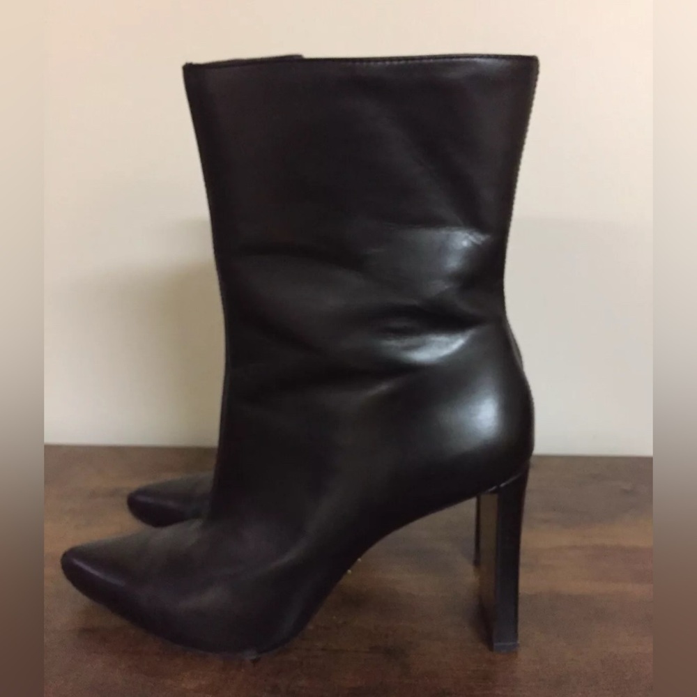 Donna Karan Women's leather boots with zippers and heels